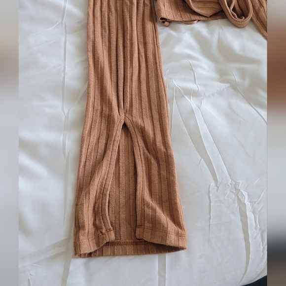 NWT Lavish Alice - Ribbed Camel Cut Out Shoulder - Women's Top Size Large - Picture 7 of 8